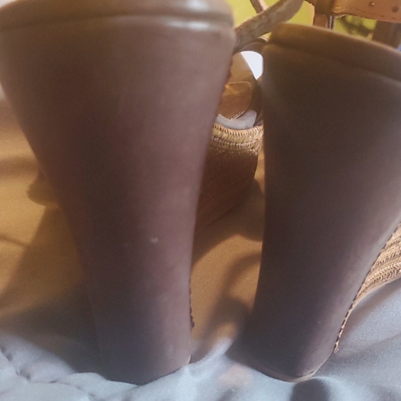 Ugg  Fitche Wedges Sandals‼️ - Picture 3 of 5